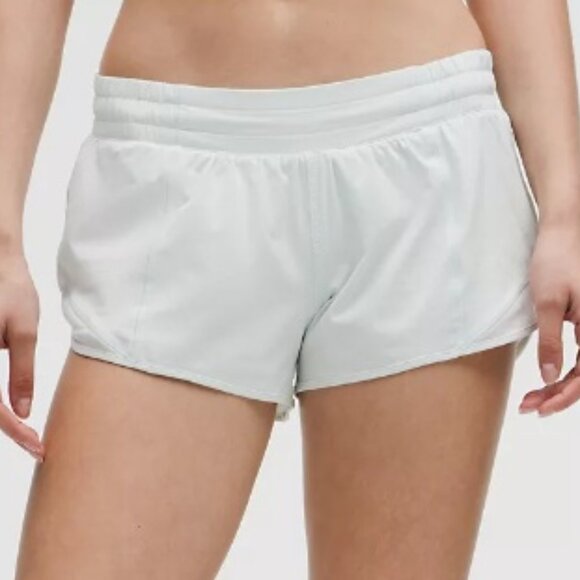 Lululemon Hotty Hot Low-Rise Lined Short 2.5" - Size 2 - Ocean Air - Picture 1 of 2